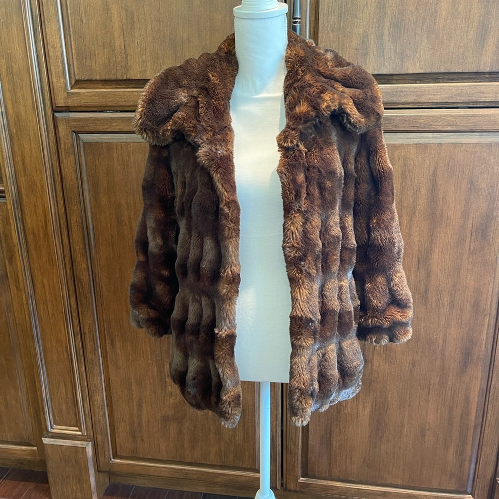 Elie Tahari Faux Fur Coat - Picture 3 of 9